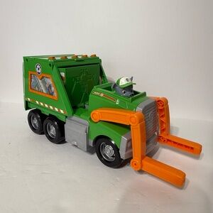 PAW Patrol Rocky's Reuse It Deluxe Garbage Trash Recycle Truck with Rocky Figure